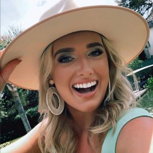 Meet your Posher, Maddie